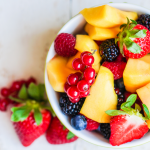 Marjoja ja hedelmiä syövät terveempiä vanhoina